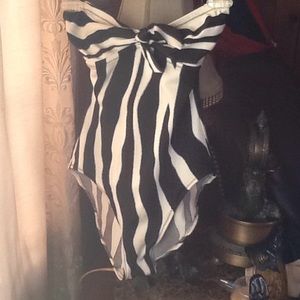 EUC Sz 7/8 32B Flora Kung swimwear USA zebra suit